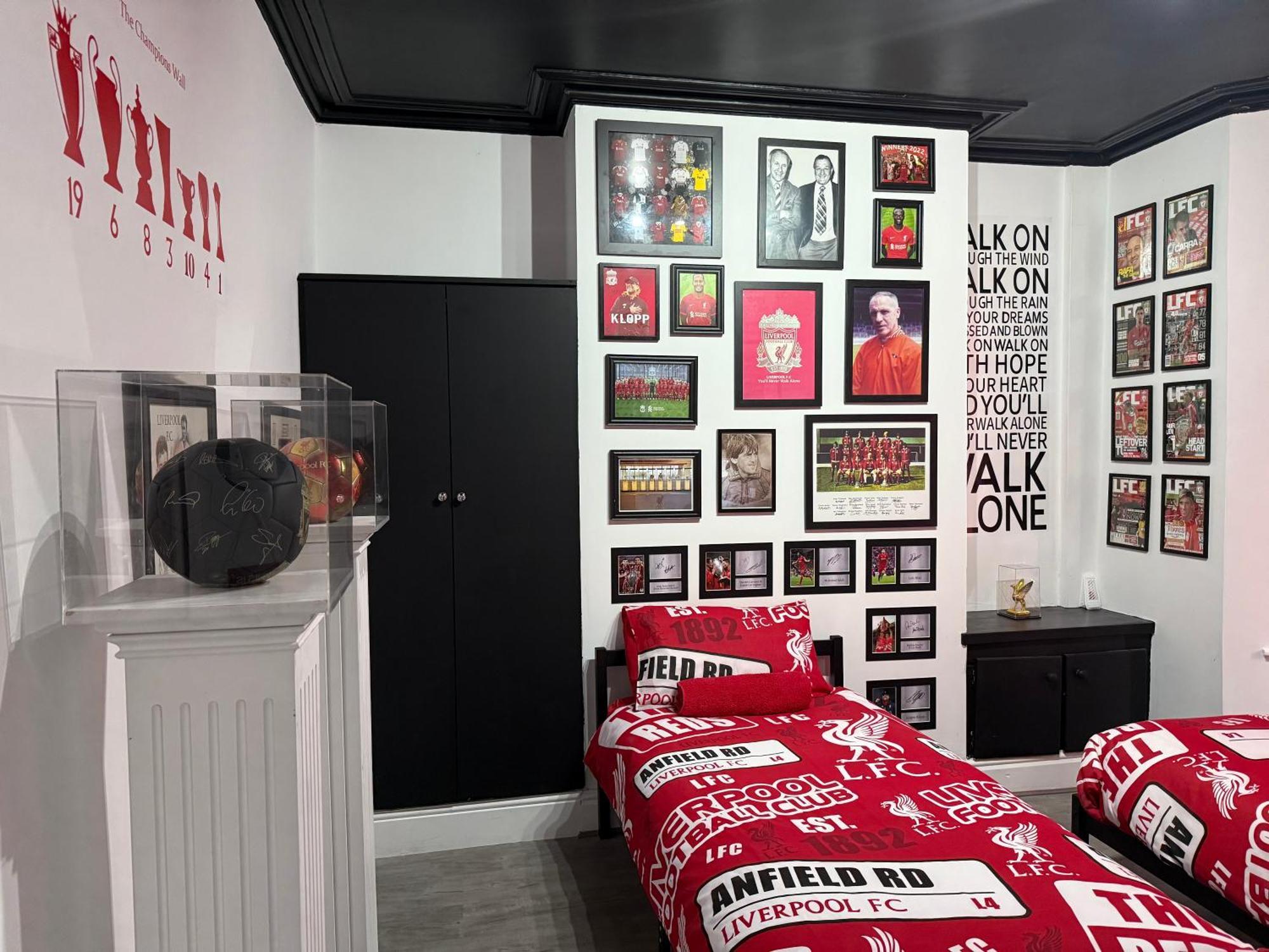 Вилла Anfield Abode - Entire Lfc Themed House Ливерпуль Экстерьер фото
