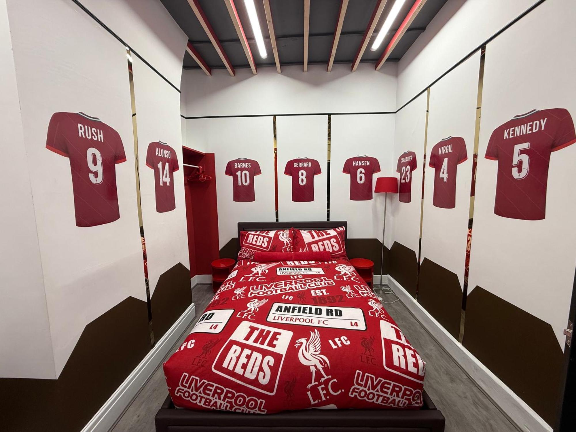 Вилла Anfield Abode - Entire Lfc Themed House Ливерпуль Экстерьер фото