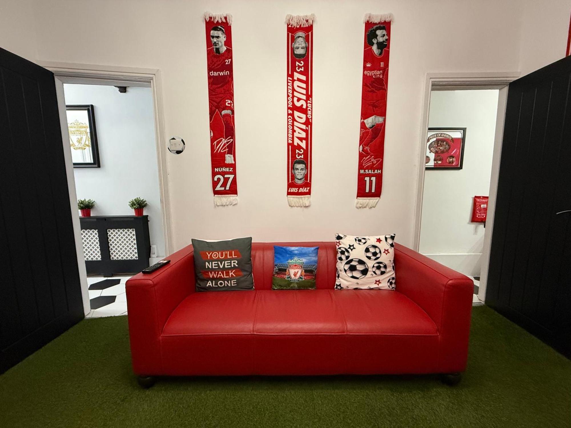 Вилла Anfield Abode - Entire Lfc Themed House Ливерпуль Экстерьер фото
